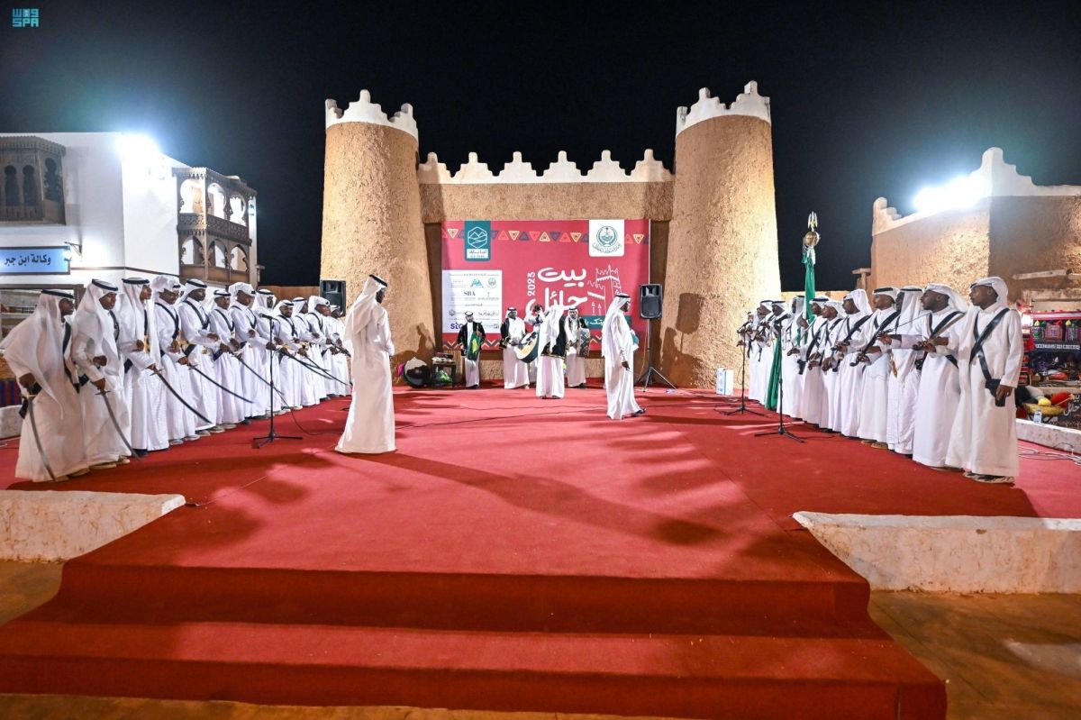 العرضة السعودية تزين فعاليات بيت حائل