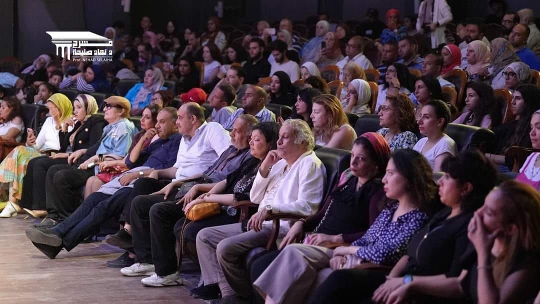 محيى إسماعيل وحسين نوح ورانيا يحيى يشاهدون مسرحية "حكايات تاء مربوطة"