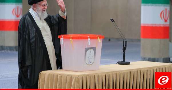 الخامنئي يُدلي بصوته في الإنتخابات: على الشعب أن يكون أكثر عزيمة لحسم النتائج ويكون لدينا رئيس غدًا