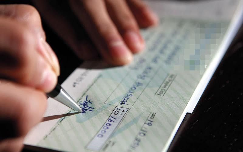 الامارات | ما هي مسؤولية البنك عن ارتجاع شيكات لحساب مغلق؟