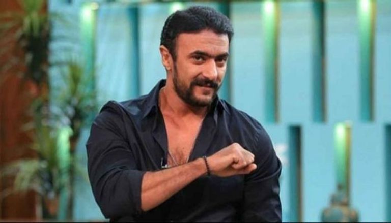 "بحبك أوي".. وصلة غزل بين أحمد العوضي وأم جاسر