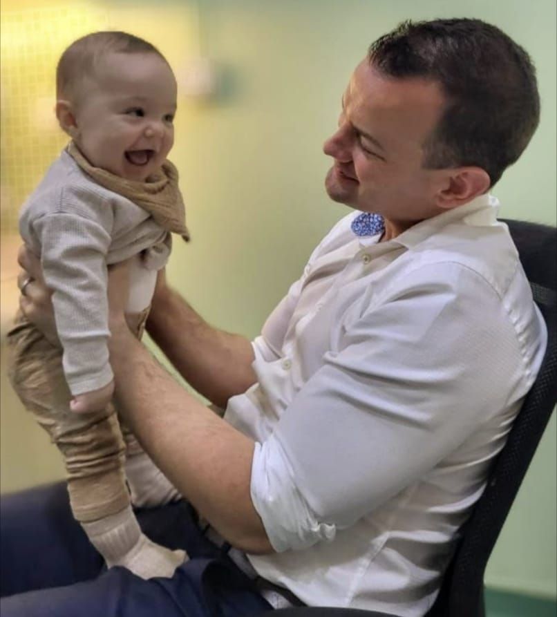 الامارات | عملية "معقدة" لإنقاذ مولود في أبوظبي يعاني من مرض خلقي نادر