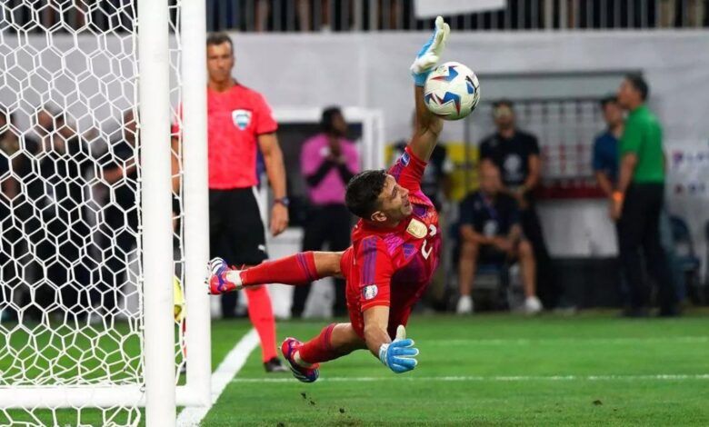 الامارات | مدرب الأرجنتين يكيل المديح لـ"منقذ ميسي"