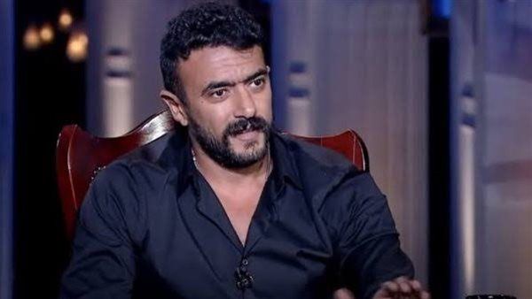 "بحبك أوي".. وصلة غزل بين أحمد العوضي وأم جاسر