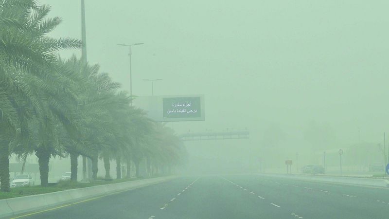 الامارات | «الأرصاد»: «موجة غبار» تؤثر في الرؤية  على مدى 3 أيام