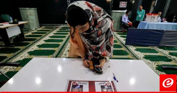 تمديد الاقتراع بالجولة الثانية من الانتخابات الرئاسية في إيران للمرة الثانية