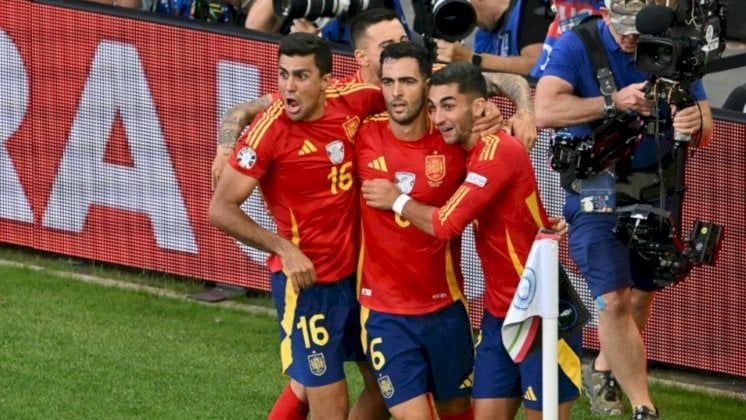 إسبانيا تخطف فوزًا قاتلًا من ألمانيا وتصل المربع الذهبي