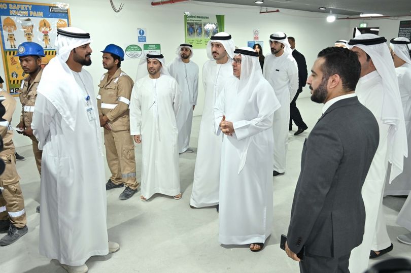 الامارات | وزير الموارد البشرية والتوطين يواصل تفقد تجهيزات القطاع الخاص للالتزام بـ "حظر العمل وقت الظهيرة"