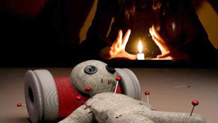 علاقة محرمة ومواد لزجة وطلاسم.. سقوط أشهر دجال فى المنوفية