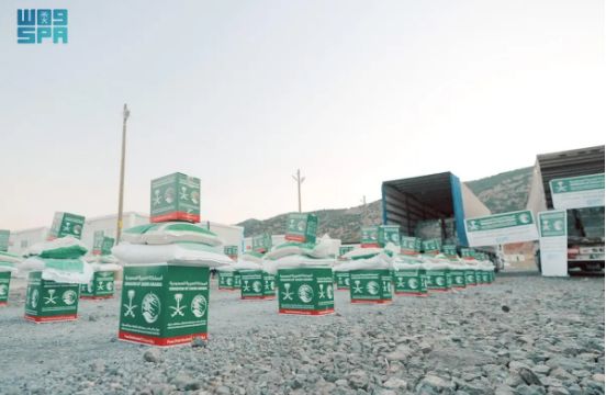 الدكتور الربيعة يدشن في مدينتي الريحانية وغازي عنتاب البرنامج التطوعي لتوزيع الحقائب الصحية للمتضررين من الزلزال في سوريا وتركيا