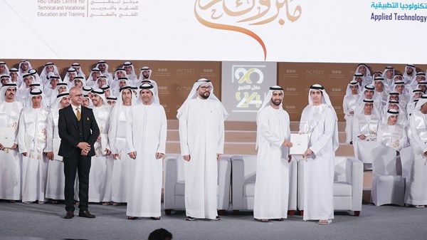 صقر بن سعود القاسمي يشهد تخريج ثانوية التكنولوجيا برأس الخيمة