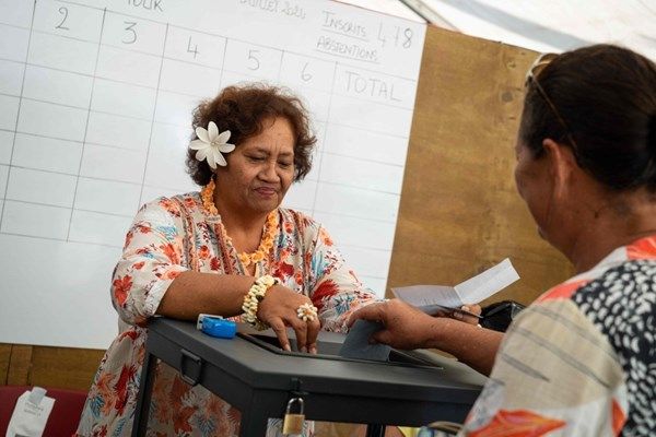 الفرنسيون يدلون بأصواتهم في الجولة الثانية من الانتخابات البرلمانية