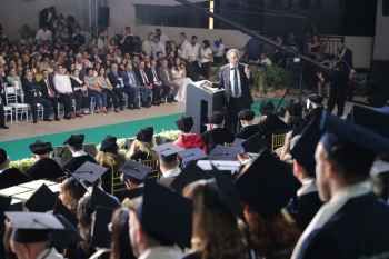 المطران عبدالساتر بحفل تخريج طلاب جامعة الحكمة: لبنان هو وطن لكلِّ اللبنانيين بالتساوي من كلِّ الأحزاب والأديان والمناطق