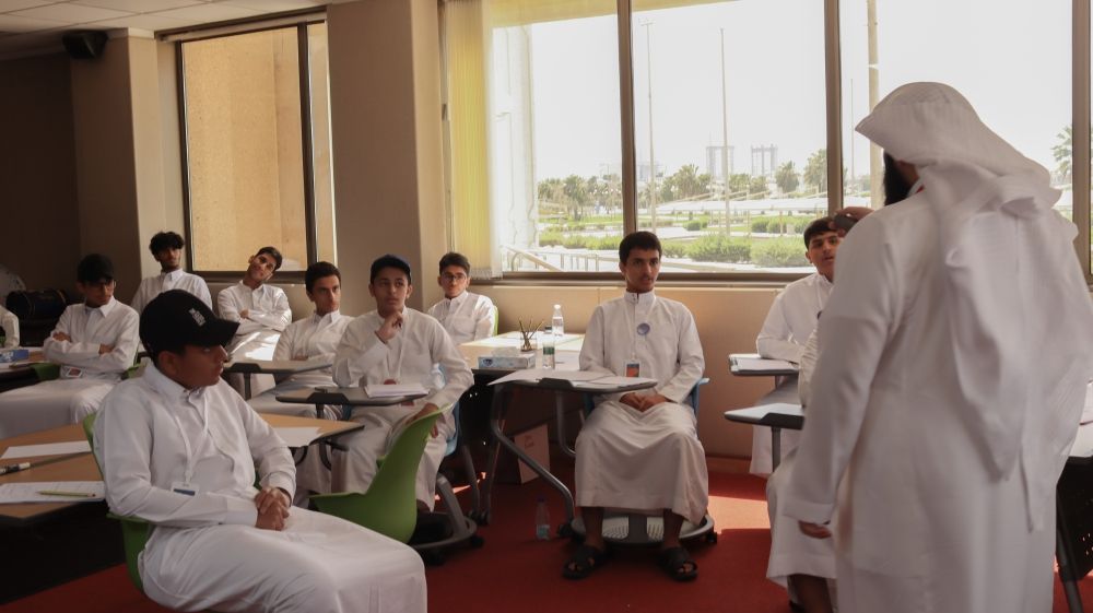تطبيق عملي للمهارات.. تدريبات مكثفة لتحويل طلاب الثانوية لـ”قادة نجوم“
