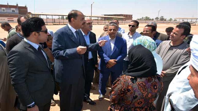 إقالة رئيس مدينة المنشأة فى جولة ميدانية لمحافظ سوهاج -صور