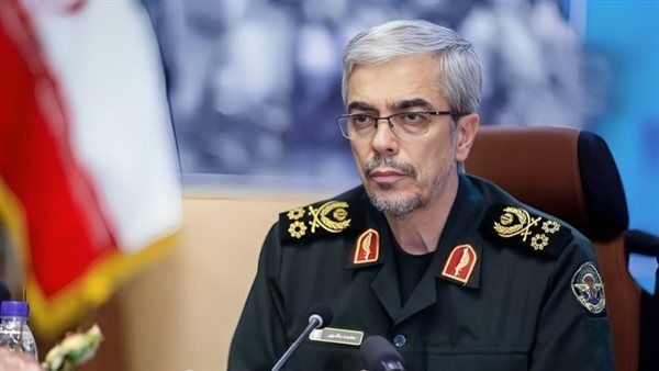 رئيس أركان الجيش الإيراني يؤكد أهمية تعزيز القدرات الدفاعية للقوات المسلحة