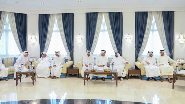 حاكم رأس الخيمة يقدم العزاء في وفاة سلطان بن صقر القاسمي