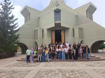 نادي الصحافة جال في محمية حرج أهدن الطبيعية وزرع أرزة تعزيزاً للانتماء إلى لبنان