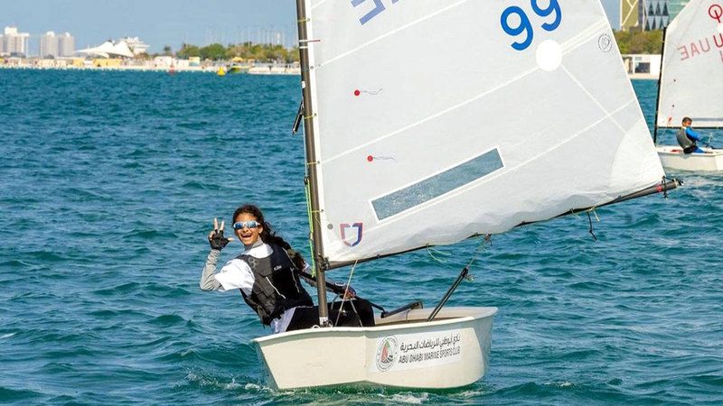 الامارات | مدية النيادي.. بطلة إماراتية تبحر بـ «الشراع» نحو الإنجازات
