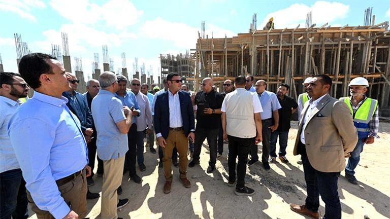 عدم التهاون مع المقاولين المقصرين.. وزير الإسكان يتفقد شقق "سكن لكل المصريين" ببرج العرب الجديدة
