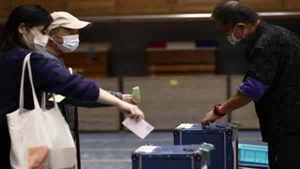 إغلاق مراكز الاقتراع في العاصمة اليابانية وتوقعات بفوز يوريكو كويكي