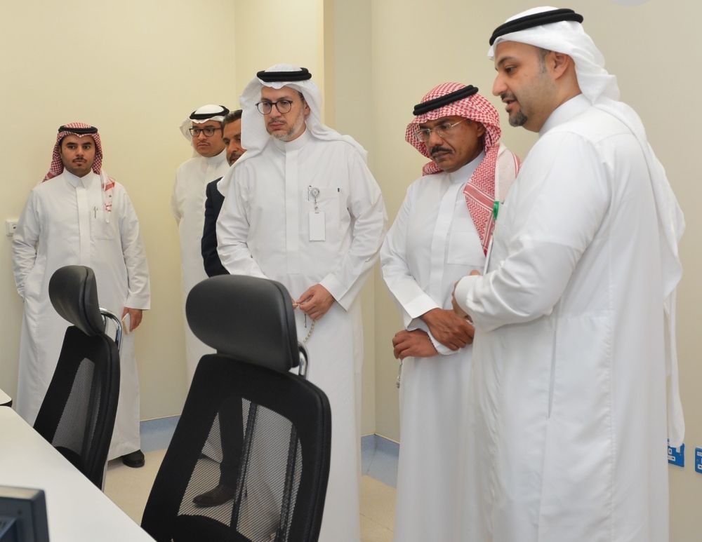 مساعد وزير الصحة يتفقد مركز التصوير الجزيئي  بجامعة "المؤسس"