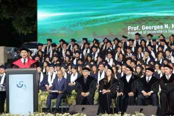 المطران عبدالساتر بحفل تخريج طلاب جامعة الحكمة: لبنان هو وطن لكلِّ اللبنانيين بالتساوي من كلِّ الأحزاب والأديان والمناطق