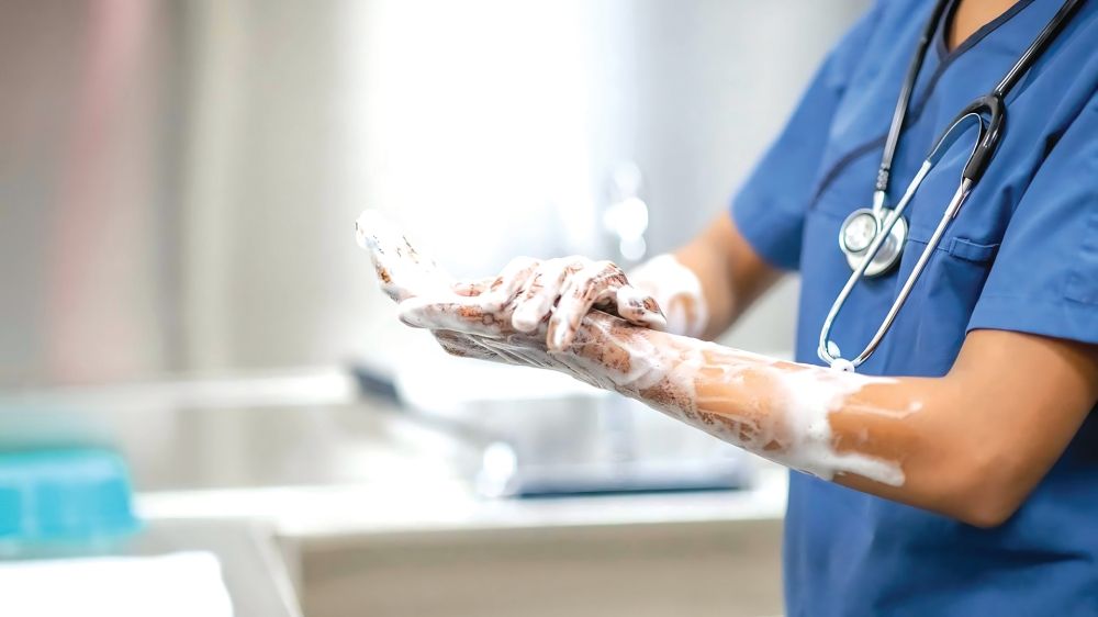 مختصة لـ "اليوم": تدريبات مكافحة العدوى أساسية لتقديم رعاية صحية آمنة