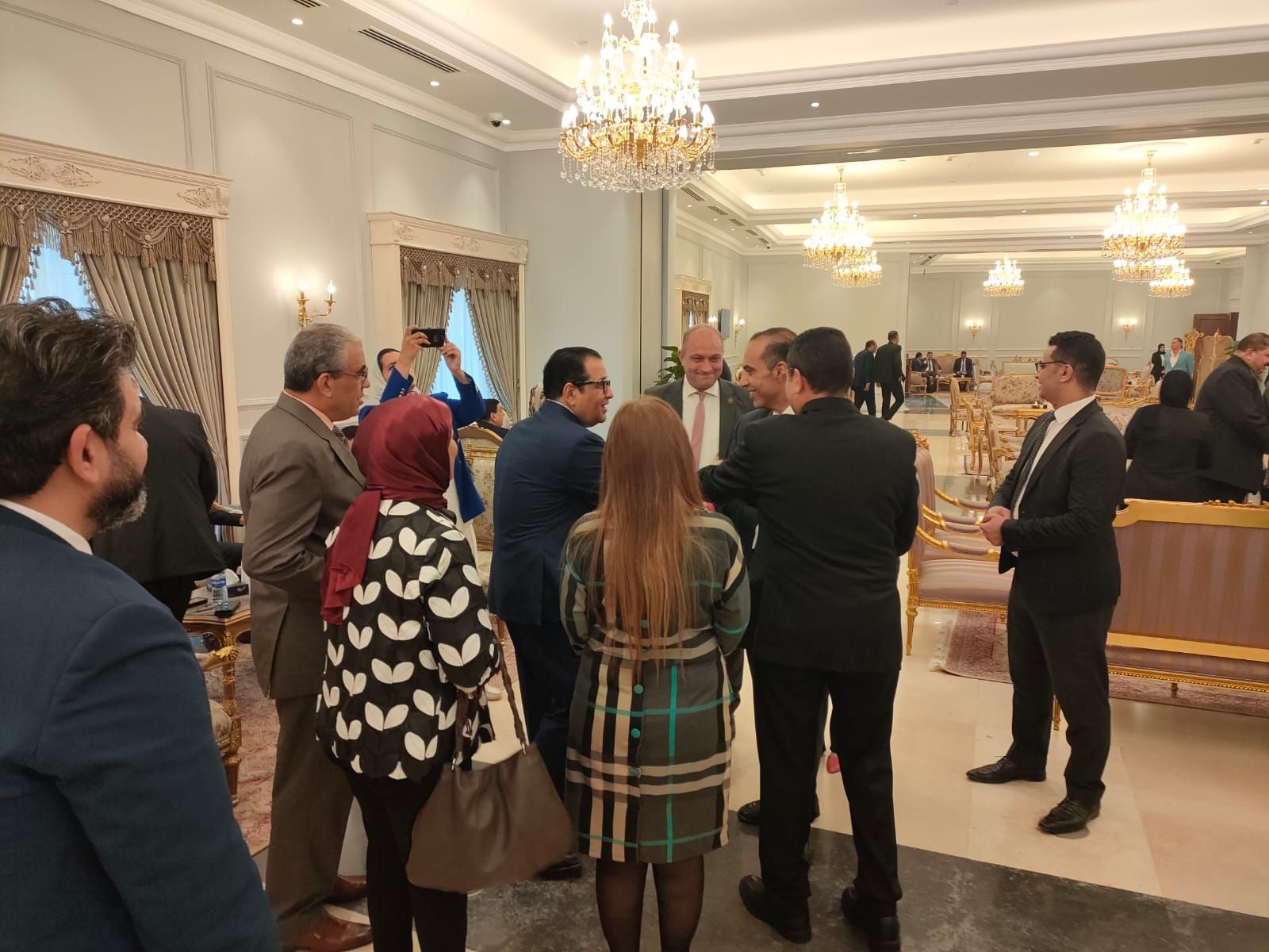 النواب يهنئون المستشار محمود فوزى باختياره وزيرا بالحكومة الجديدة