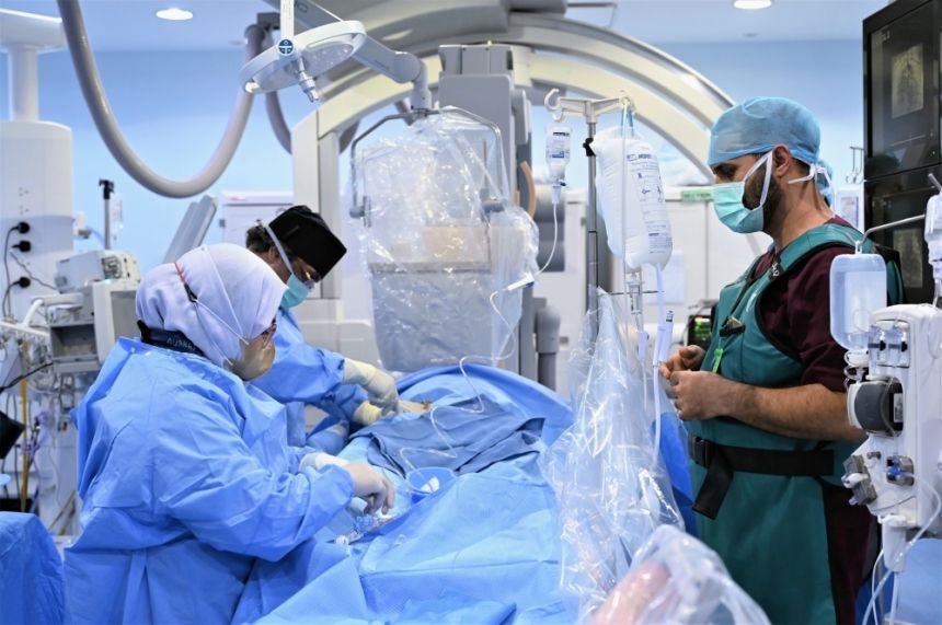 تقنية مبتكرة تُنهي معاناة مريض "خمسيني" بالمدينة المنورة