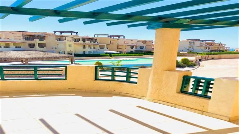 4 غرف نوم مكيفة ومطبخ جاهز.. 12 صورة ترصد أرخص شاليه في الساحل الشمالي