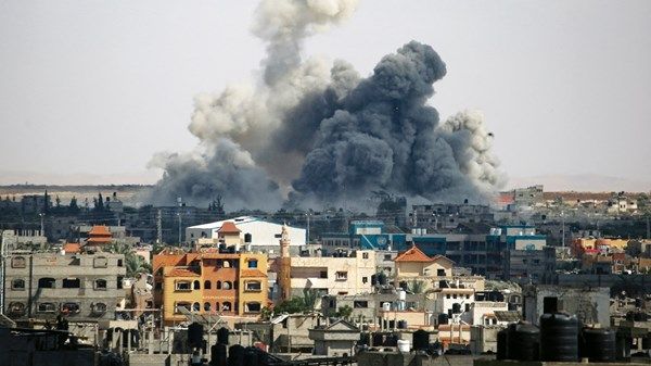 قتلى وجرحى بقصف إسرائيلي استهدف مدرسة تؤوي نازحين