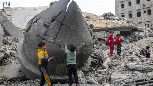 طائرات ومدفعية الاحتلال الإسرائيلي تواصل استهداف المناطق شرقي غزة