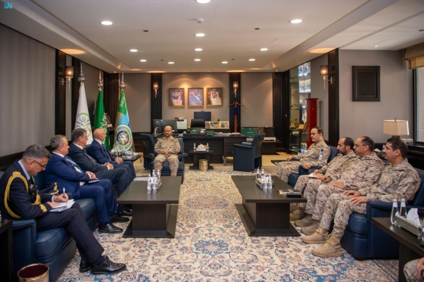 رئيس الأركان يبحث الصناعات العسكرية مع مستشار وزير الدفاع الإيطالي