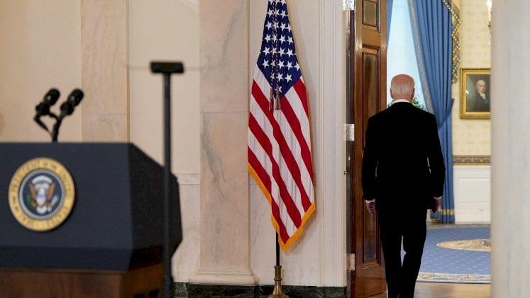 ديمقراطيون كبار يحثّون بايدن على الانسحاب