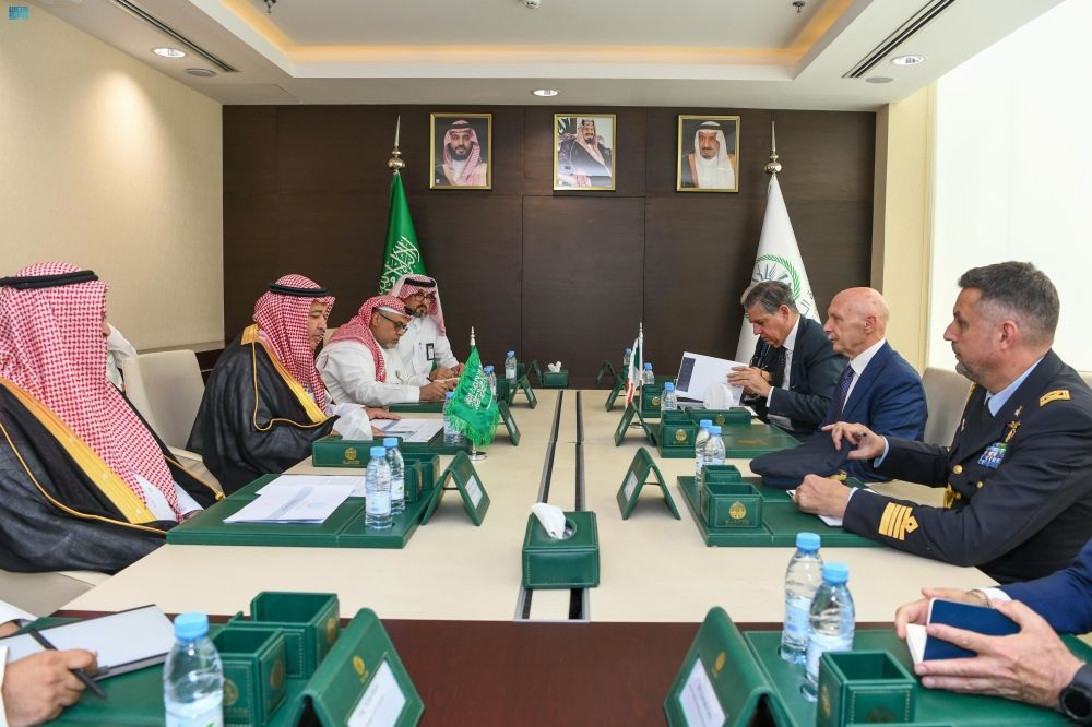 "البياري" يبحث العلاقات الثنائية مع مستشار وزير الدفاع الإيطالي