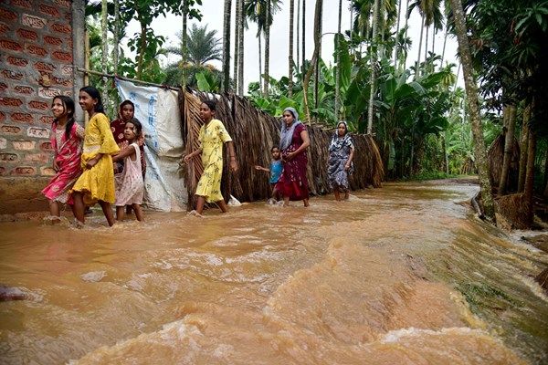 فيضانات في بومباي بسبب العواصف الموسمية