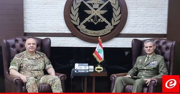 قائد الجيش التقى لازارو وتابع معه التطورات عند الحدود الجنوبية