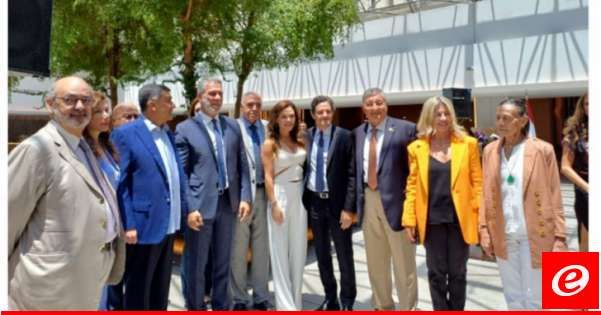 افتتاح معرض "ارسم لي الارزة" في مطار بيروت بحضور نصار والمكاري