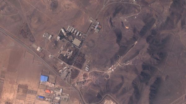 صور تكشف توسع إيران بإنتاج الصواريخ.. مسؤول إيراني: سيتم توفيرها لحزب الله الطائرات بدون طيار للحوثيين