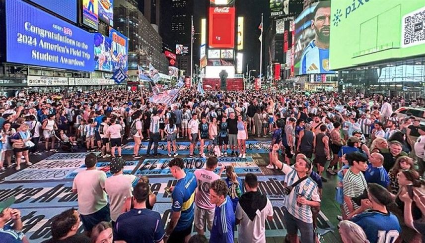 الامارات | جمهور "التانغو" يغزو تايمز سكوير