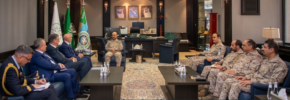 رئيس الأركان يبحث الصناعات العسكرية مع مستشار وزير الدفاع الإيطالي