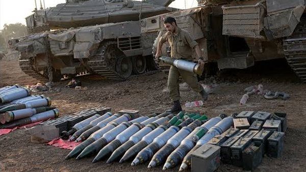 صحيفة كالكاليست: قلق بوزارة الدفاع الإسرائيلية لتوقف عدة دول عن بيع الذخيرة ونقص كبير بذخيرة الدبابات