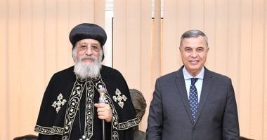 البابا تواضروس الثانى يزور محافظ الإسكندرية ويستمع لرؤيته