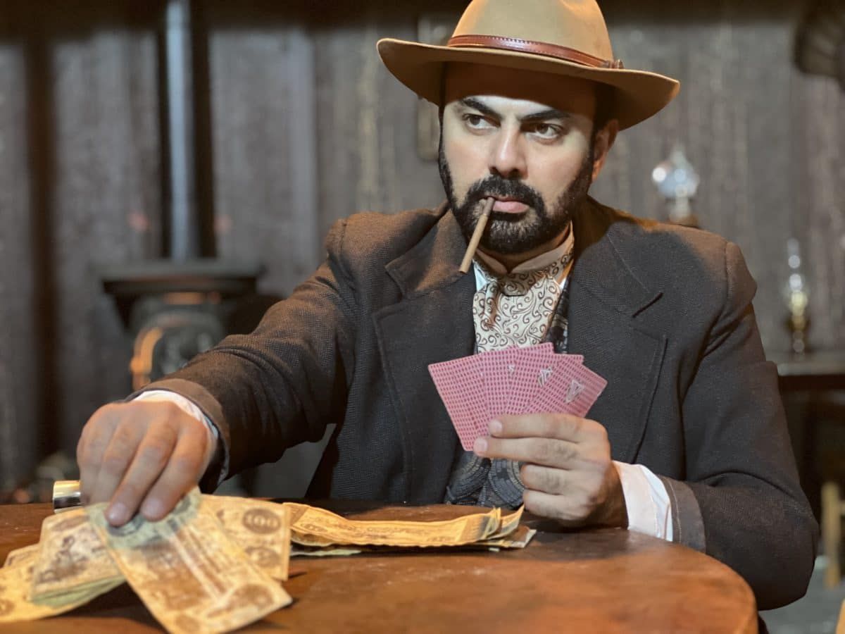 مجلة ESQUIRE العالمية: محمد كريم أول Cowboy عربي في هوليوود