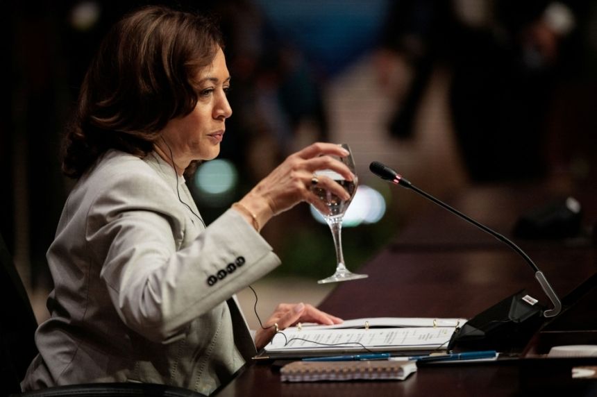 البديل المحتمل لبايدن.. كل ما تريد معرفته عن كامالا هاريس