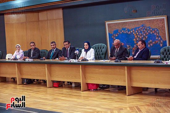 الصحفيين تكرم سفيرة البحرين المندوب الدائم لدى جامعة الدول العربية