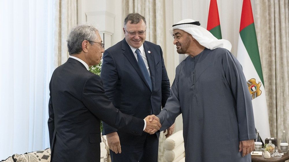 رئيس الدولة يستقبل عدداً من الشركاء والمستثمرين في مشروع «أدنوك» للغاز الطبيعي المسال