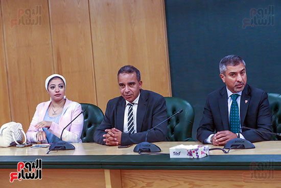 الصحفيين تكرم سفيرة البحرين المندوب الدائم لدى جامعة الدول العربية