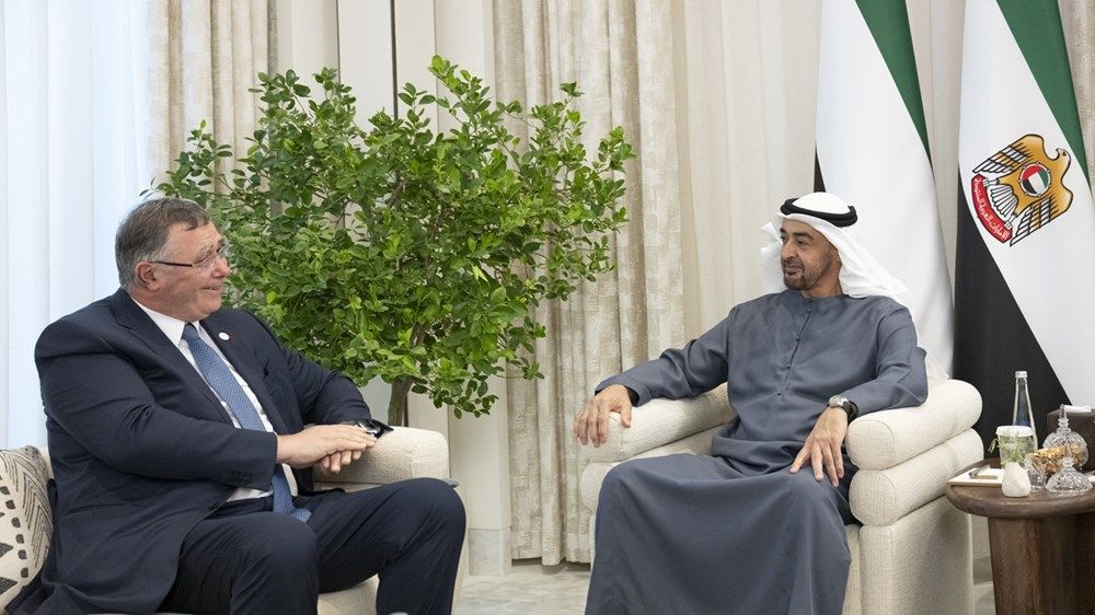 رئيس الدولة يستقبل عدداً من الشركاء والمستثمرين في مشروع «أدنوك» للغاز الطبيعي المسال